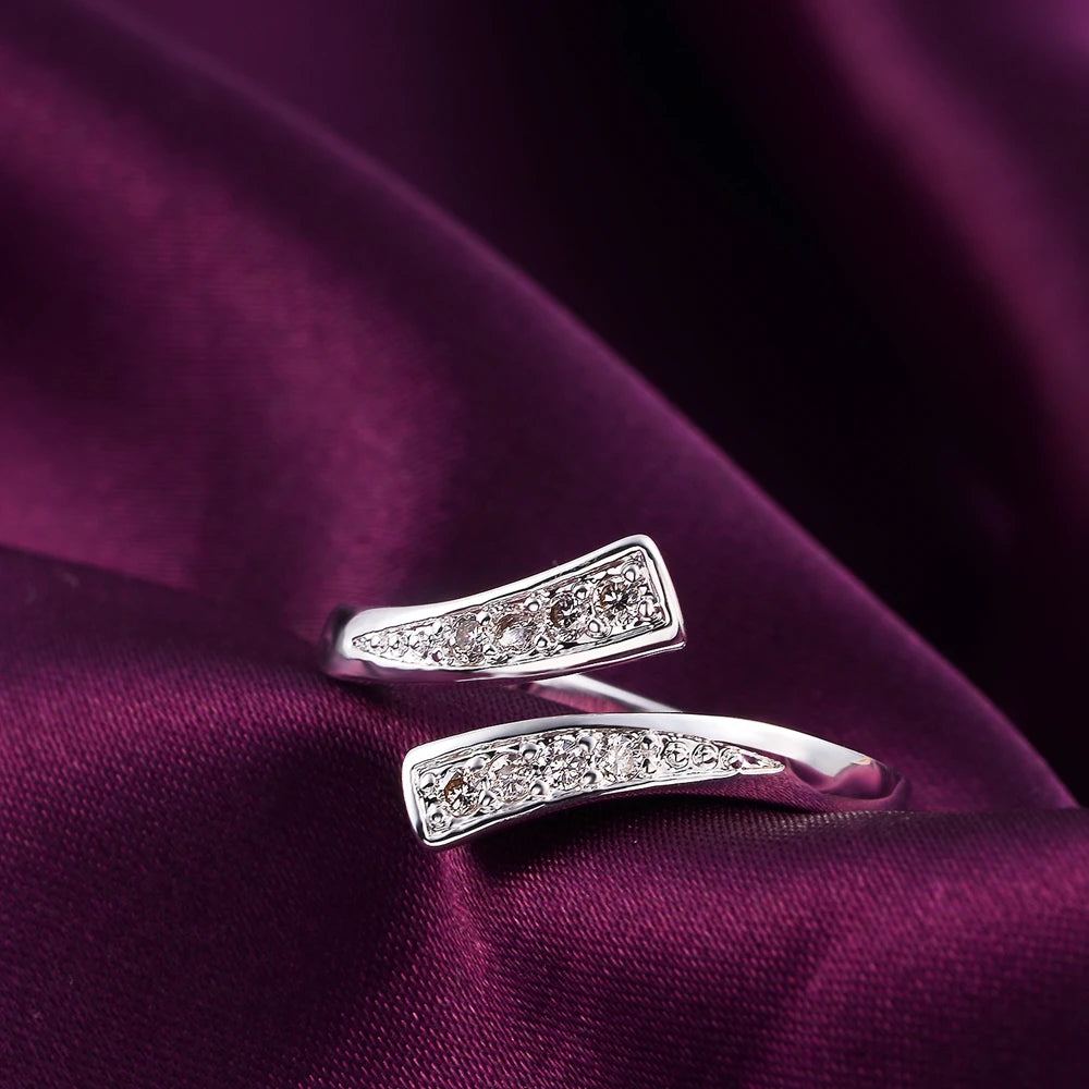 Anel aberto de cristal em prata esterlina 925, ajustável e com design clássico e elegante, ideal para casamento, noivado e festas. Perfeito para mulheres que buscam sofisticação e charme
