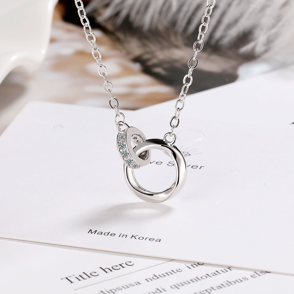 Colar Lumina Verzano® em prata esterlina 925, pingente redondo de 15mm com zircão, corrente veneziana de 40cm, design sofisticado para ocasiões especiais.