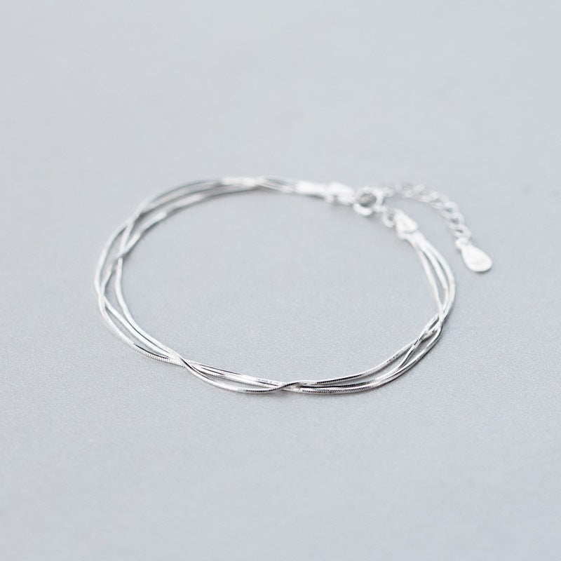Pulseira Simples em Prata Esterlina 925 Verzano® com design geométrico e acabamento polido, ideal para mulheres que buscam elegância discreta e versatilidade.