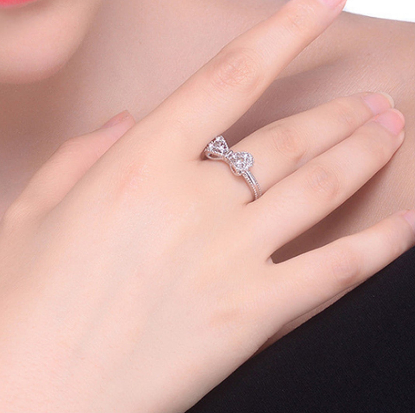 Anel de prata esterlina 925 com design de laço bowknot e zircônia, elegante e romântico, ideal para noivado e casamento.