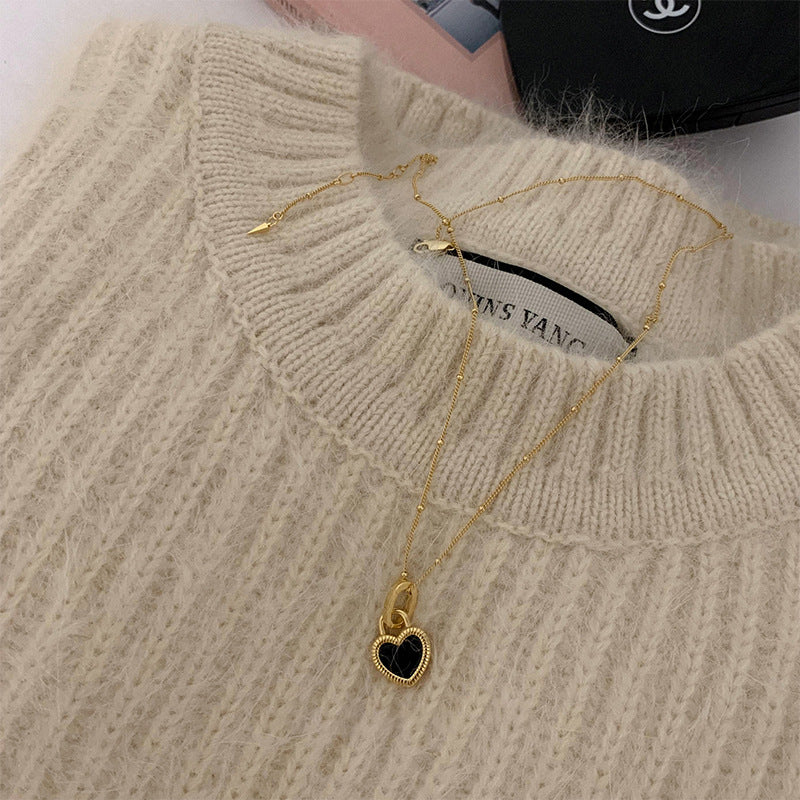 Colar Coração Rétro Verzano® – colar feminino vintage em cobre dourado com pingente de coração duplo face, acessório romântico e sofisticado.