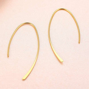Brincos de argola geométricos minimalistas em aço inoxidável dourado ou prateado, design elegante e sofisticado para mulheres modernas.