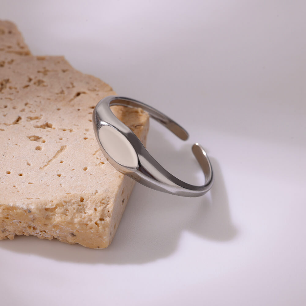 Anel oval dourado ajustável em aço inoxidável com design sofisticado – Verzano®.