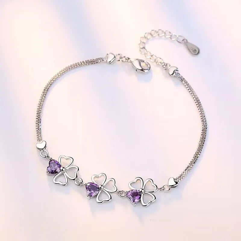 Pulseira Lucky Clover Verzano®, Prata Esterlina 925, trevo de quatro folhas com cristal roxo, joia elegante e sofisticada, ideal para festas e ocasiões especiais.