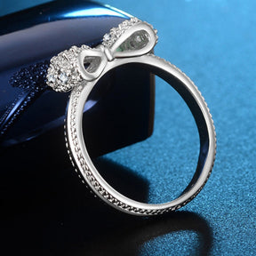 Anel de prata esterlina 925 com design de laço bowknot e zircônia, elegante e romântico, ideal para noivado e casamento.