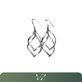 Brincos longos pendentes de prata 925, ideais para eventos sofisticados como casamentos e festas. Design elegante e moderno.