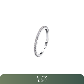 Anel de prata esterlina 925 com zirconia em linha única, design luxuoso e sofisticado, perfeito para festas e eventos especiais.