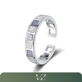 Anel Azurine Verzano® feminino, feito em prata 925, com design geométrico quadrado, ideal para festas e eventos especiais.