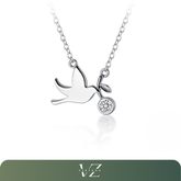 Colar Alisandre de Prata Esterlina 925 com Pingente de Andorinha Verzano®, joia sofisticada e simbólica para mulheres elegantes.