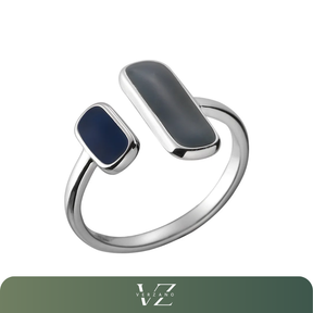 Anel Oceana Azul Verzano® com pedra de zircão azul e design geométrico em prata esterlina 925.
