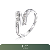 Anel aberto de cristal em prata esterlina 925, ajustável e com design clássico e elegante, ideal para casamento, noivado e festas. Perfeito para mulheres que buscam sofisticação e charme