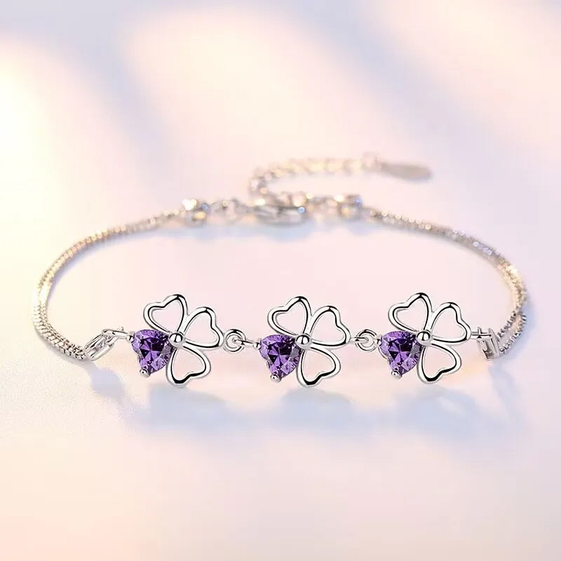 Pulseira Lucky Clover Verzano®, Prata Esterlina 925, trevo de quatro folhas com cristal roxo, joia elegante e sofisticada, ideal para festas e ocasiões especiais.