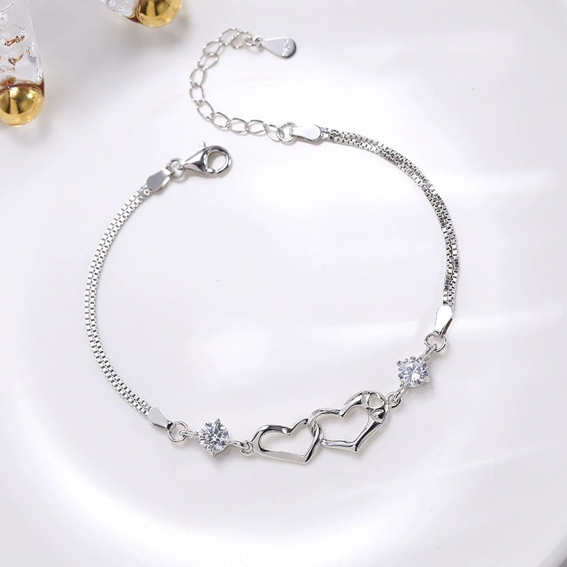 Pulseira de prata esterlina 925 com pingente de coração em cristal, delicada e sofisticada.