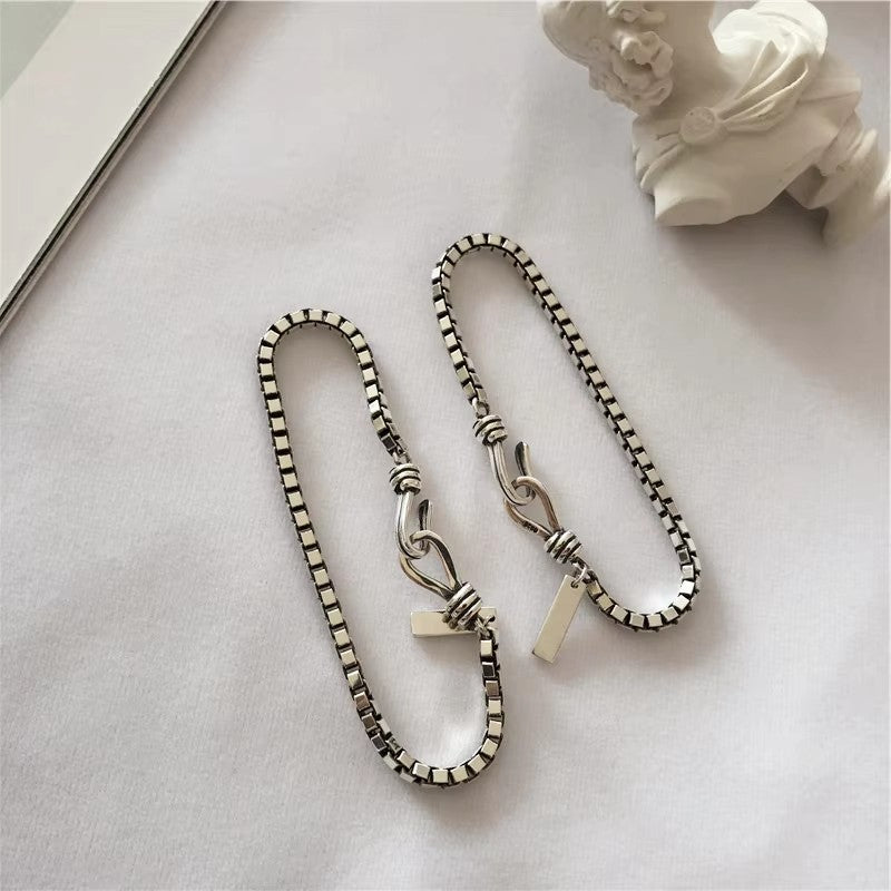 Pulseira Geométrica em Prata Esterlina 925 Verzano® – Charme minimalista, design sofisticado e moderno, ideal para mulheres que buscam elegância e conforto em joias