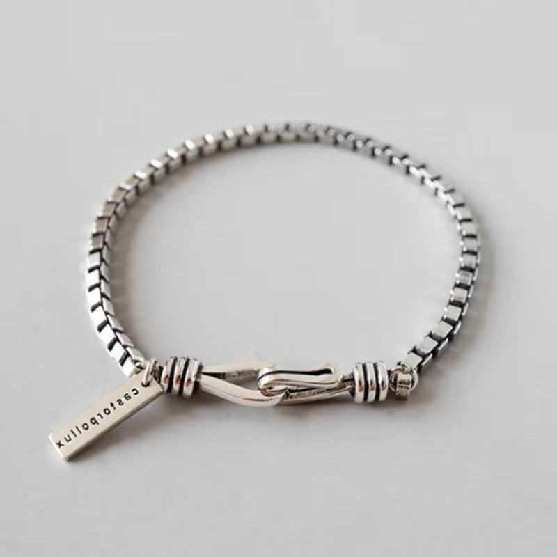 Pulseira Geométrica em Prata Esterlina 925 Verzano® – Charme minimalista, design sofisticado e moderno, ideal para mulheres que buscam elegância e conforto em joias