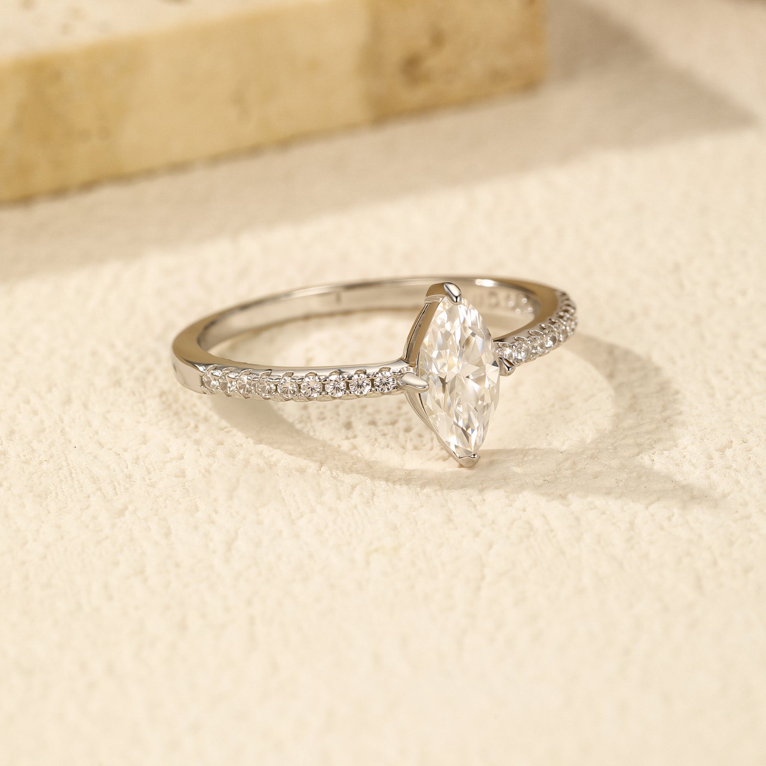 Anel Solitário Diamanté Moissanite Verzano em detalhe