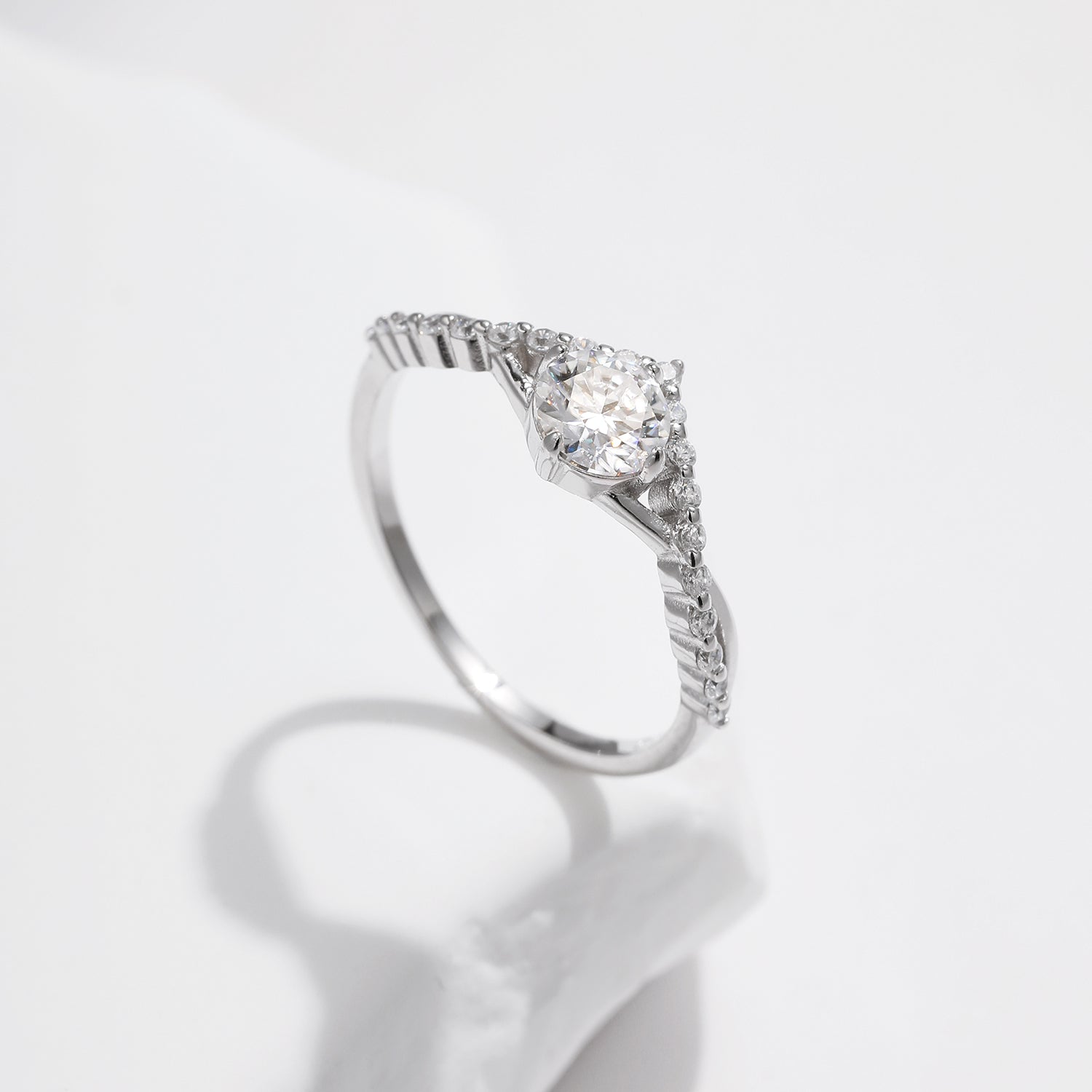 Anel Solitário Impériale Moissanite Verzano em detalhe
