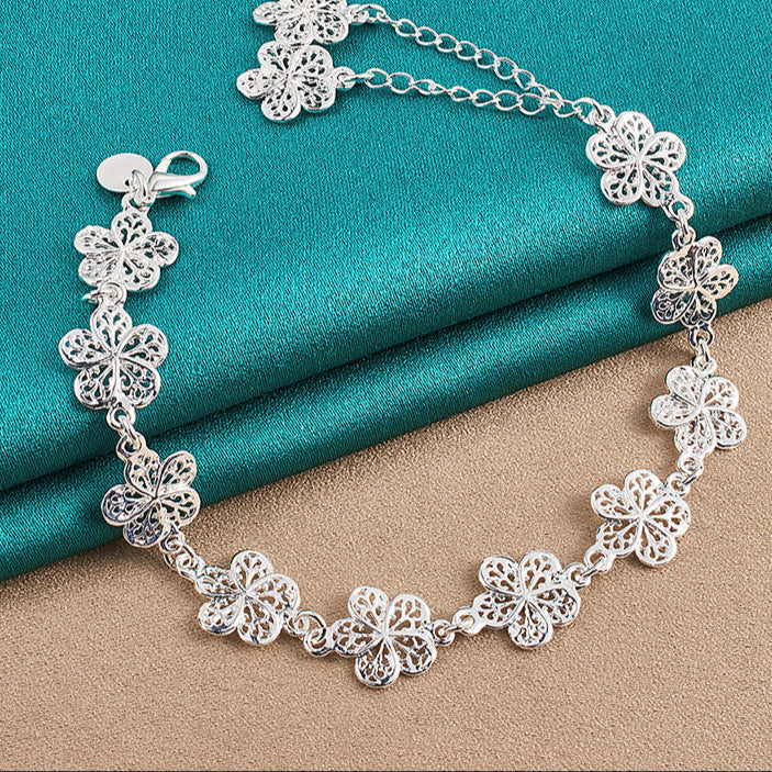 Pulseira Flora Charmante da Verzano® em prata esterlina 925 com design de flor cheia, ideal para mulheres em festas e noivados.