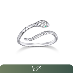 Anel Serpente Verde Verzano®, em prata esterlina 925 banhada a platina, com zircão verde brilhante e textura detalhada.