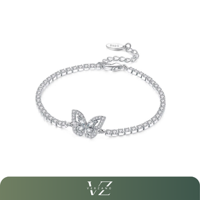Pulseira de Prata Esterlina 925 com borboleta brilhante e zircônias, design clássico e delicado.