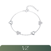 Pulseira de prata esterlina 925 com charms de coração espelhado e zircônias brilhantes, design romântico e sofisticado, ideal para festas e ocasiões especiais.