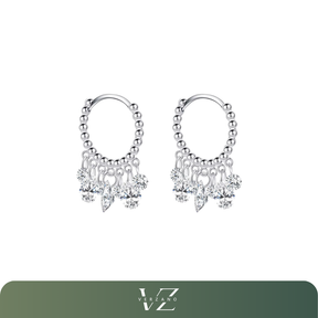 Brincos de argola geométrica em prata 925 com zirconia brilhante, design sofisticado e elegante, ideal para festas e eventos.