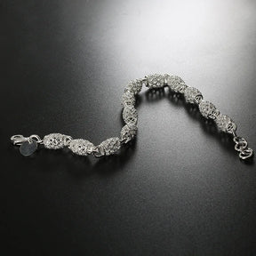 Pulseira Floral Charme em Prata Esterlina 925 Verzano® – Design romântico e delicado com contas florais e bola oca, ajustável e ideal para mulheres em festas e casamentos.