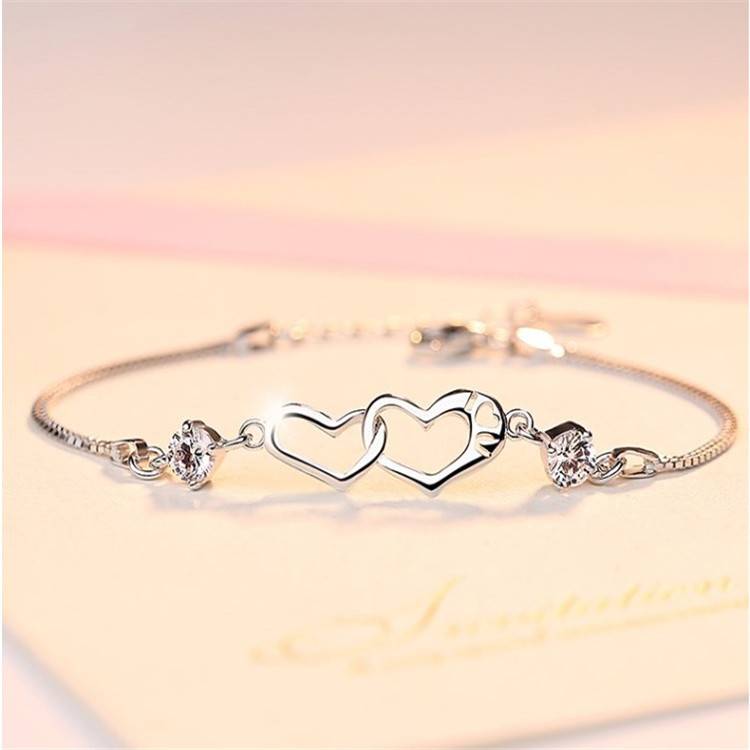 Pulseira de prata esterlina 925 com pingente de coração em cristal, delicada e sofisticada.