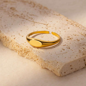 Anel oval dourado ajustável em aço inoxidável com design sofisticado – Verzano®.