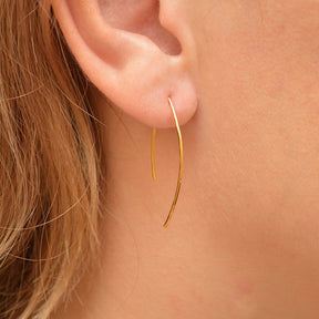 Brincos de argola geométricos minimalistas em aço inoxidável dourado ou prateado, design elegante e sofisticado para mulheres modernas.